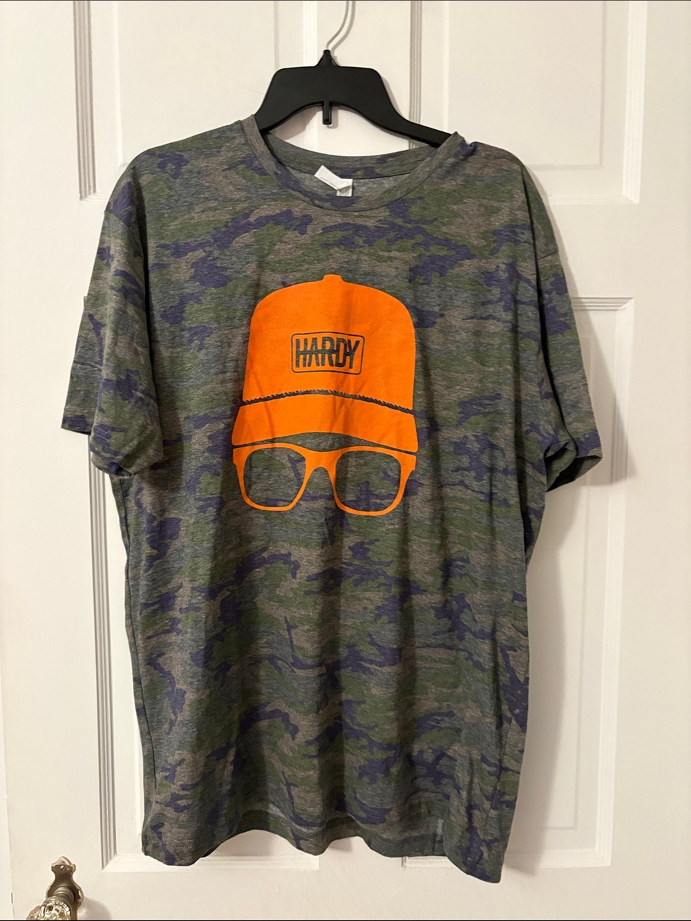 Hardy Men’s Short Sleeve Camo Graphic Tee in Orange and Green